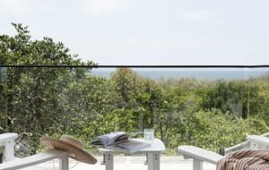 Castaways Beach House | Noosa Beachfront with Pool & Tennis - Castaways Beach, Australia