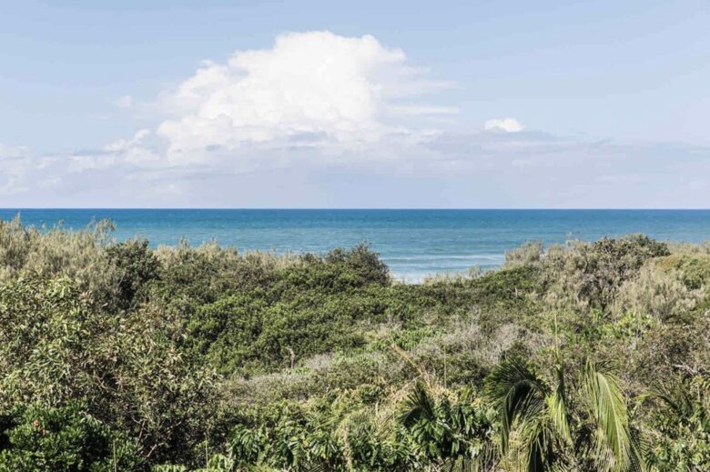 Castaways Beach House | Noosa Beachfront with Pool & Tennis - Castaways Beach, Australia