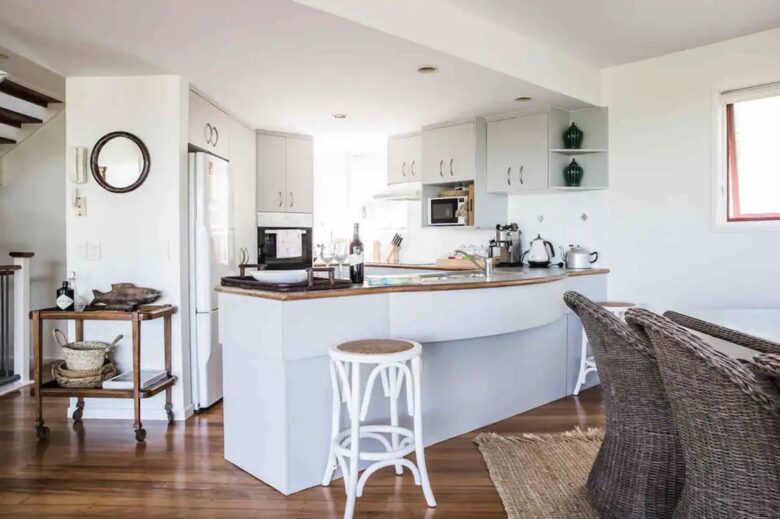 Castaways Beach House | Noosa Beachfront with Pool & Tennis - Castaways Beach, Australia