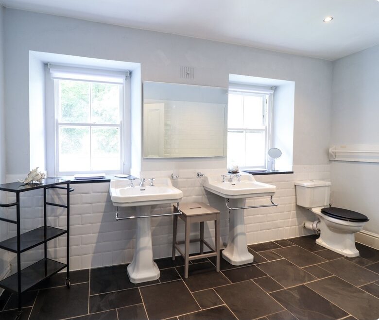 Historic Welsh Coastal Flat: Spacious 4-Bedroom Residence - Portmeirion, United Kingdom