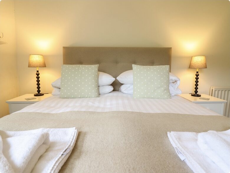 Historic Welsh Coastal Flat: Spacious 4-Bedroom Residence - Portmeirion, United Kingdom