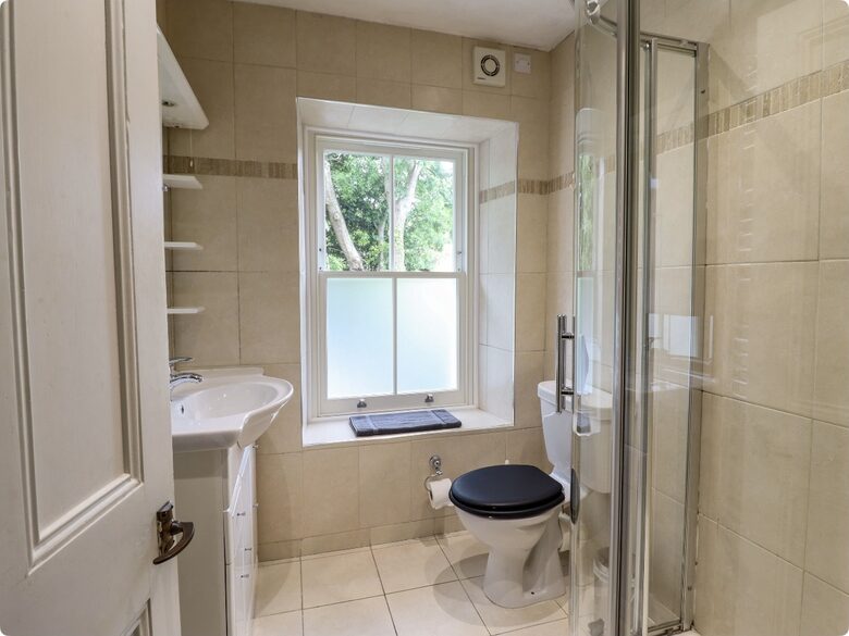 Historic Welsh Coastal Flat: Spacious 4-Bedroom Residence - Portmeirion, United Kingdom