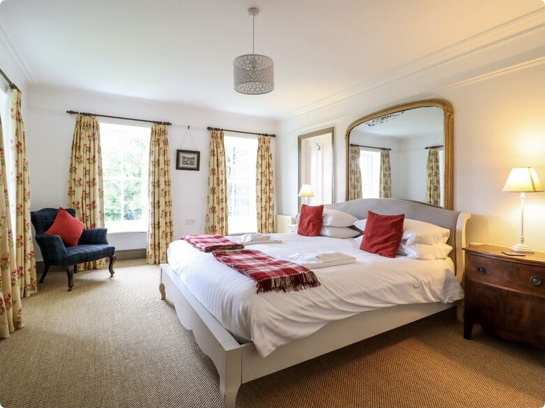 Historic Welsh Coastal Flat: Spacious 4-Bedroom Residence - Portmeirion, United Kingdom