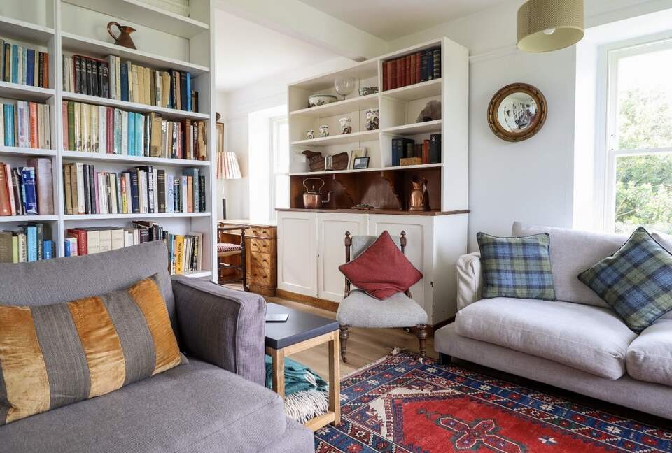 Historic Welsh Coastal Flat: Spacious 4-Bedroom Residence - Portmeirion, United Kingdom