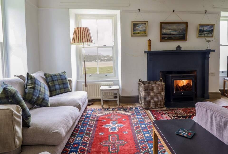 Historic Welsh Coastal Flat: Spacious 4-Bedroom Residence - Portmeirion, United Kingdom