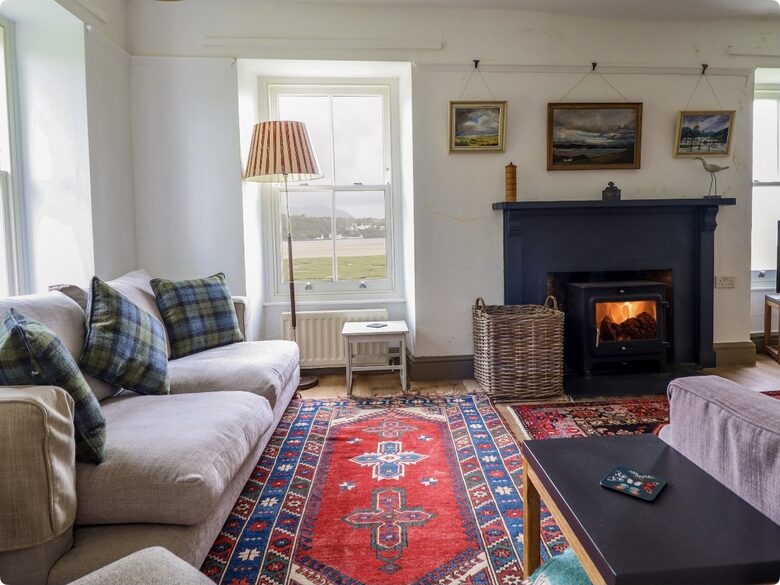 Historic Welsh Coastal Flat: Spacious 4-Bedroom Residence - Portmeirion, United Kingdom