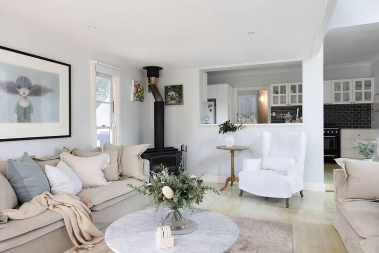 The Witta Chapel | Luxury Country Cottage Escape for 6 - Witta, Australia