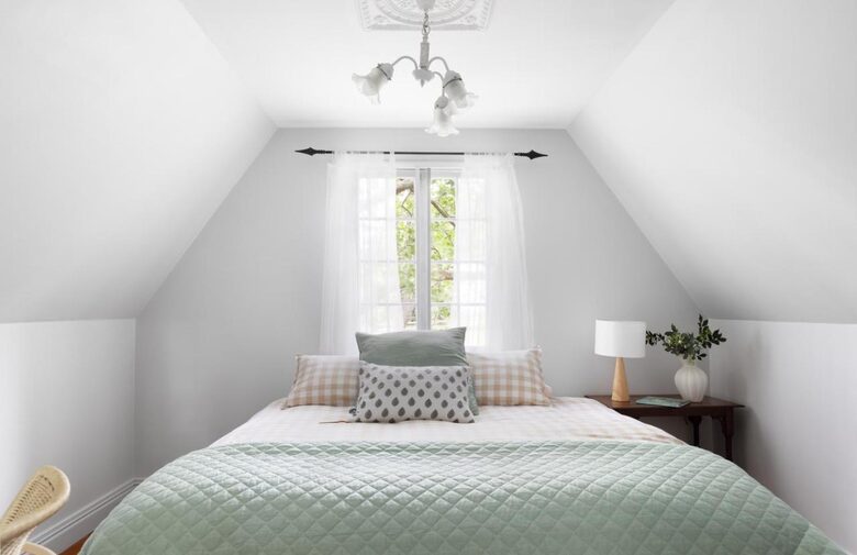 The Witta Chapel | Luxury Country Cottage Escape for 6 - Witta, Australia