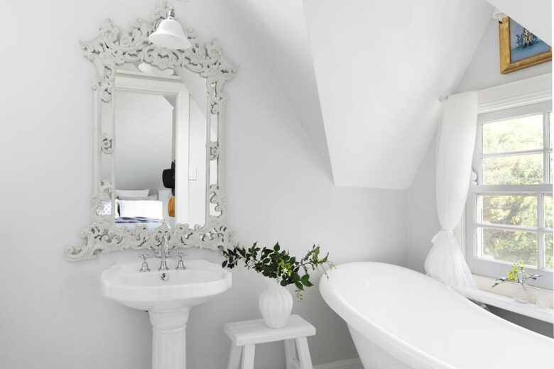 The Witta Chapel | Luxury Country Cottage Escape for 6 - Witta, Australia