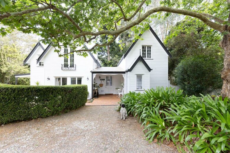 The Witta Chapel | Luxury Country Cottage Escape for 6 - Witta, Australia
