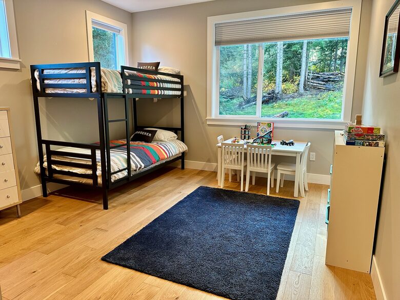 Guestroom: twin bunks