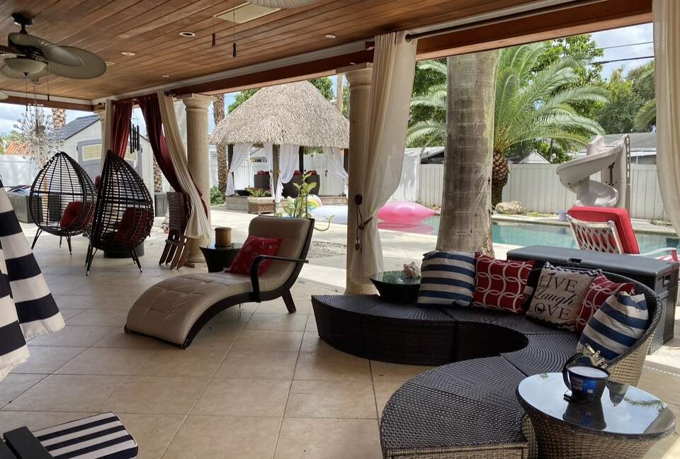 Tropical Oasis Residence - Miami, Florida