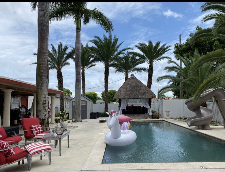 Tropical Oasis Residence - Miami, Florida