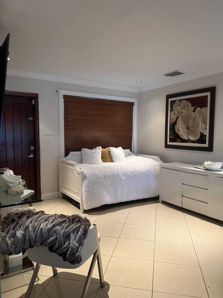 Tropical Oasis Residence - Miami, Florida