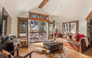 Bright Aspen Mountain Hideaway - Aspen, Colorado