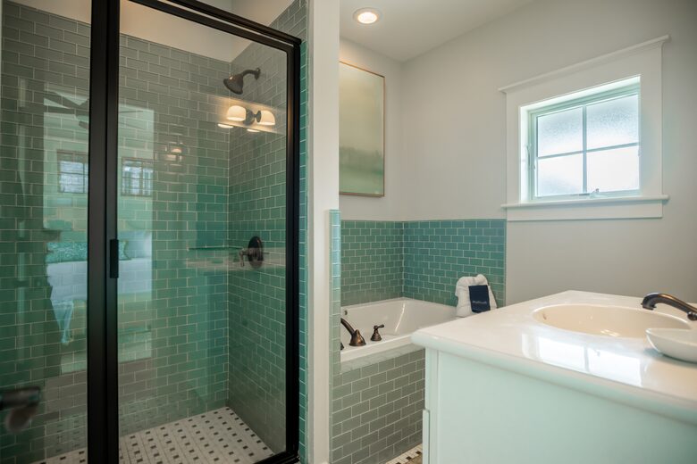 2nd Floor Primary Bath - Shower & Bath