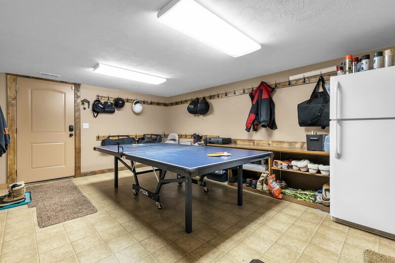 Big Bear Lodge: Spacious Escape in Tollgate Canyon near Park City - Coalville, Utah
