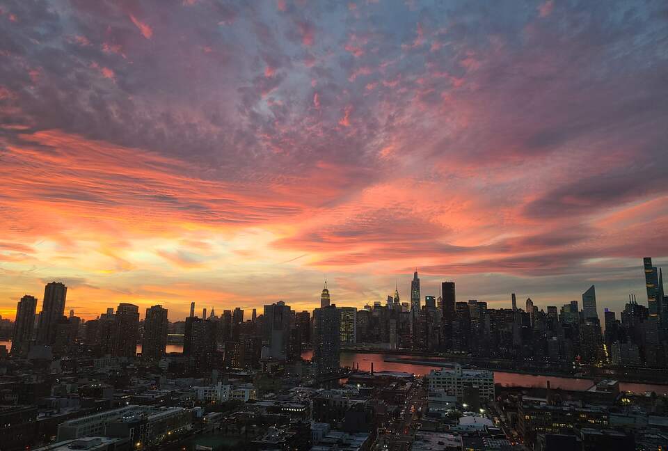 Stunning One-Bedroom with Unobstructed Manhattan Skyline Views - New York City, New York