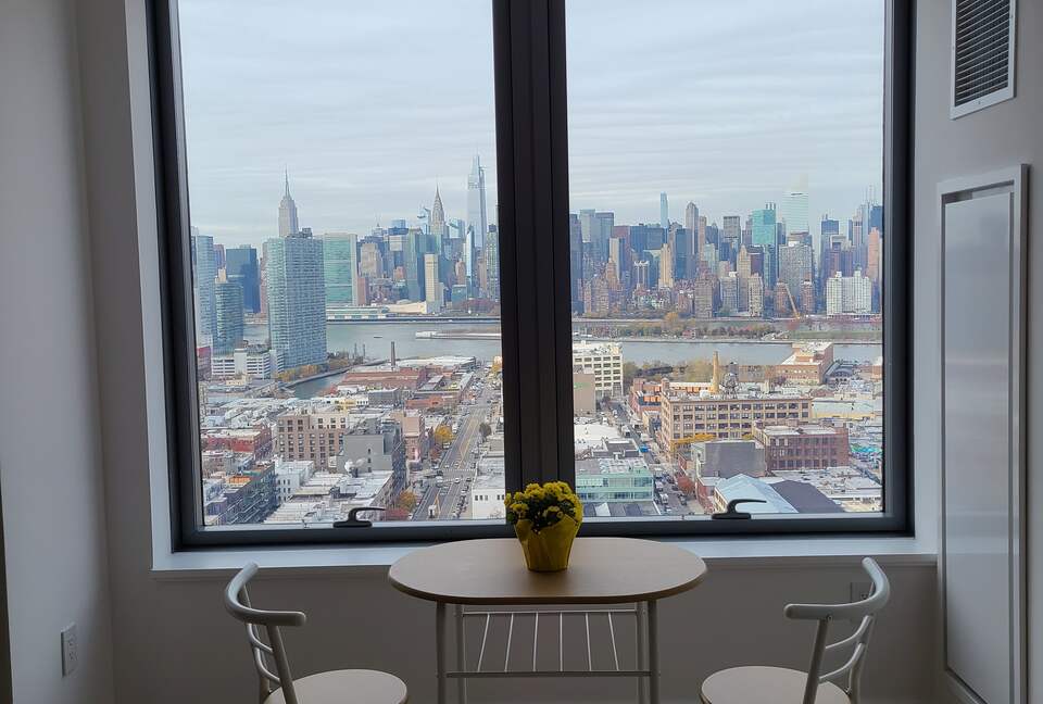 Stunning One-Bedroom with Unobstructed Manhattan Skyline Views - New York City, New York