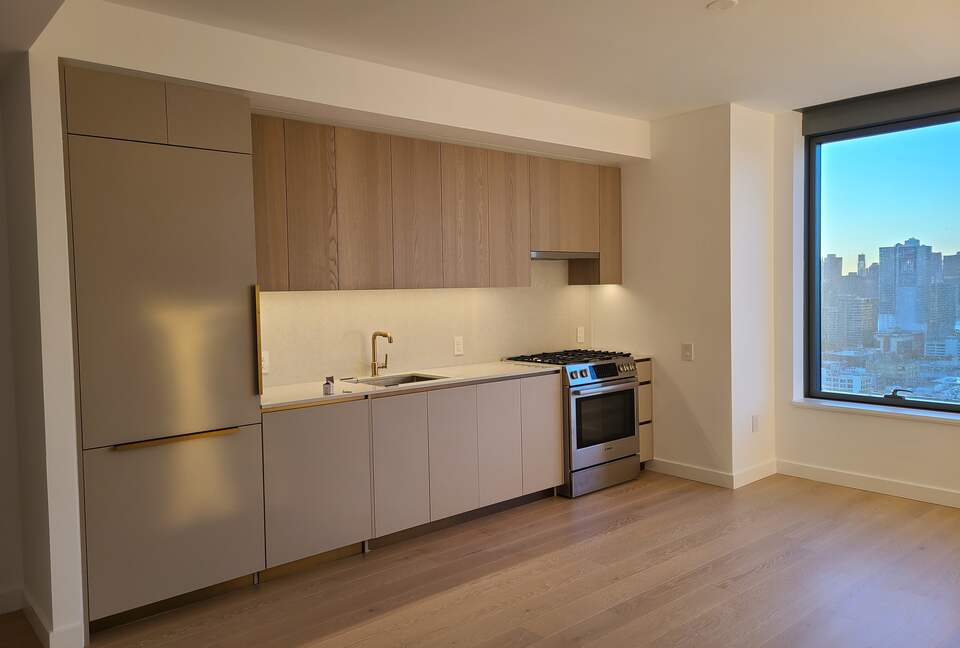 Stunning One-Bedroom with Unobstructed Manhattan Skyline Views - New York City, New York