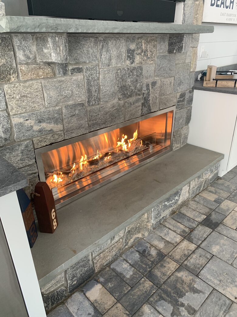 Outdoor fireplace