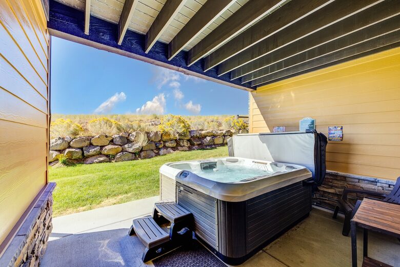 Herber City Hideaway | Beautiful views, Minutes to Park City Resorts, Hot Tub, and more! - Heber City, Utah
