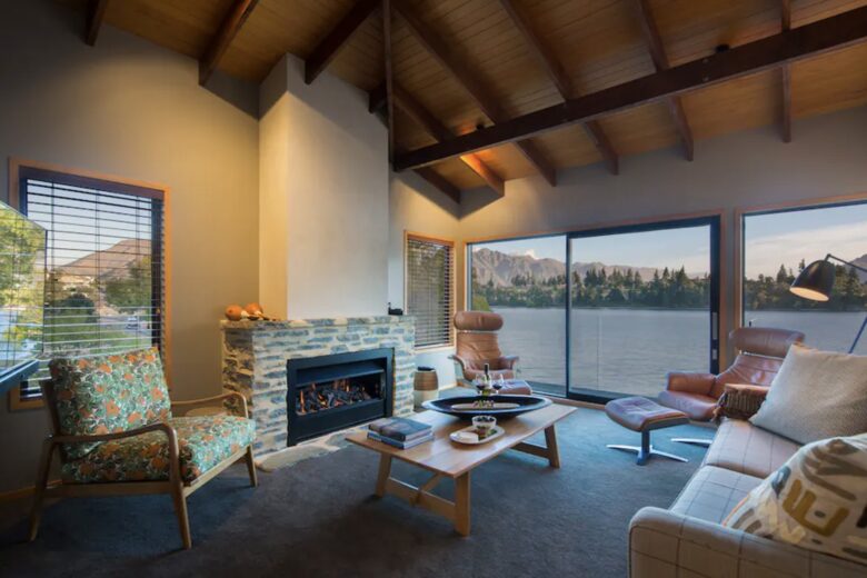The Bay House Lakefront Getaway - Queenstown, New Zealand