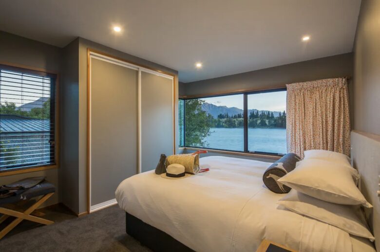 The Bay House Lakefront Getaway - Queenstown, New Zealand
