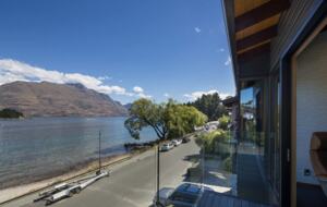 The Bay House Lakefront Getaway - Queenstown, New Zealand