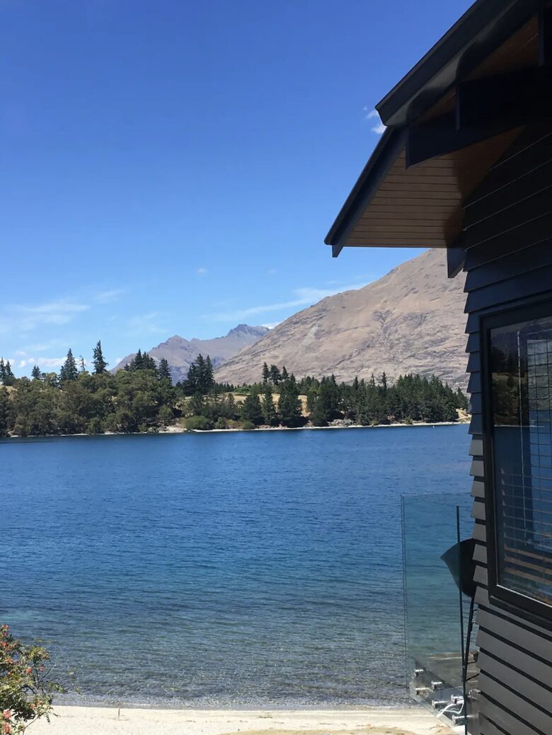 The Bay House Lakefront Getaway - Queenstown, New Zealand