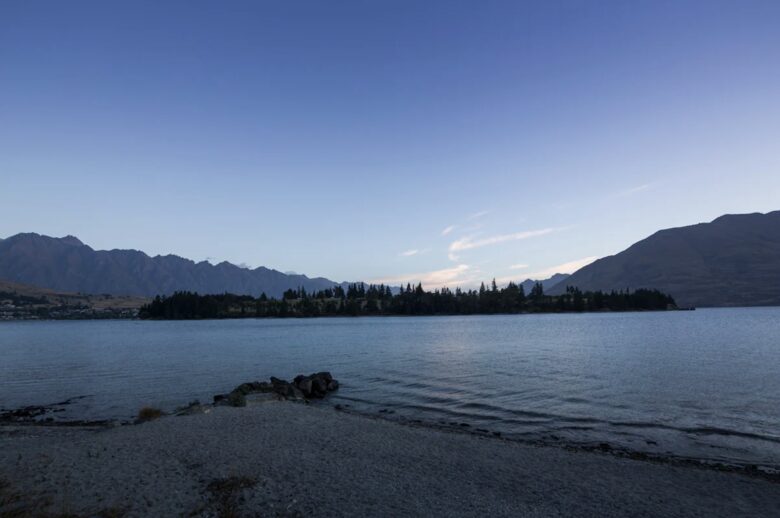 The Bay House Lakefront Getaway - Queenstown, New Zealand