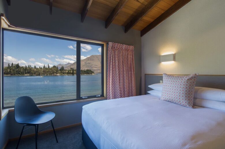 The Bay House Lakefront Getaway - Queenstown, New Zealand