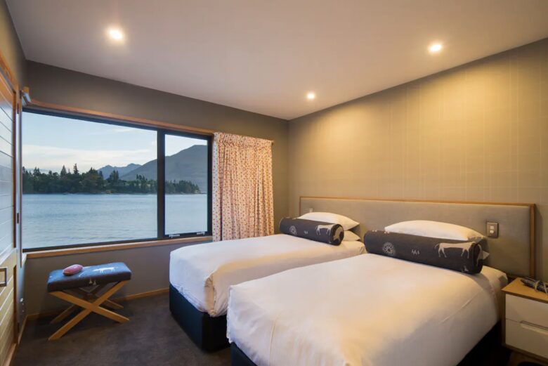 The Bay House Lakefront Getaway - Queenstown, New Zealand