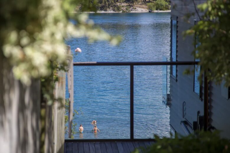 The Bay House Lakefront Getaway - Queenstown, New Zealand