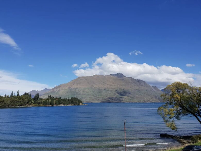 The Bay House Lakefront Getaway - Queenstown, New Zealand