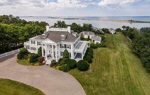 Waterfront Grand Estate in Historic Plymouth - Plymouth, Massachusetts