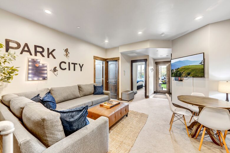 Herber City Hideaway | Beautiful views, Minutes to Park City Resorts, Hot Tub, and more! - Heber City, Utah