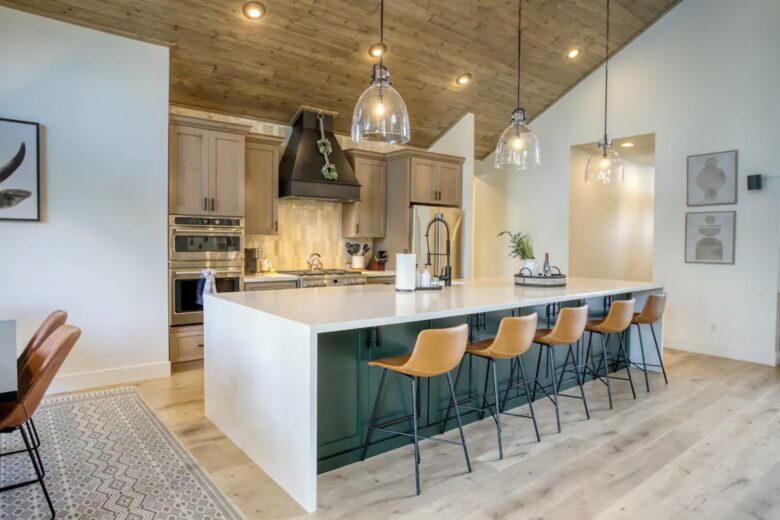 Modern Mountain Escape: Hackberry Hideaway in Show Low - Show Low, Arizona