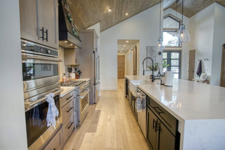 Modern Mountain Escape: Hackberry Hideaway in Show Low - Show Low, Arizona