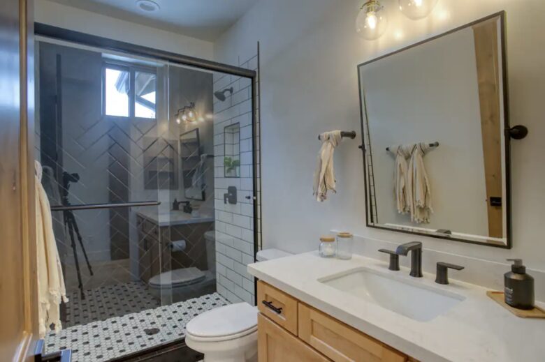 Modern Mountain Escape: Hackberry Hideaway in Show Low - Show Low, Arizona