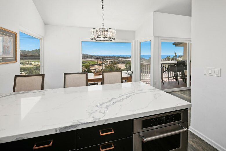 Del Mar Ocean View! Walk to the Beach! - Solana Beach, California