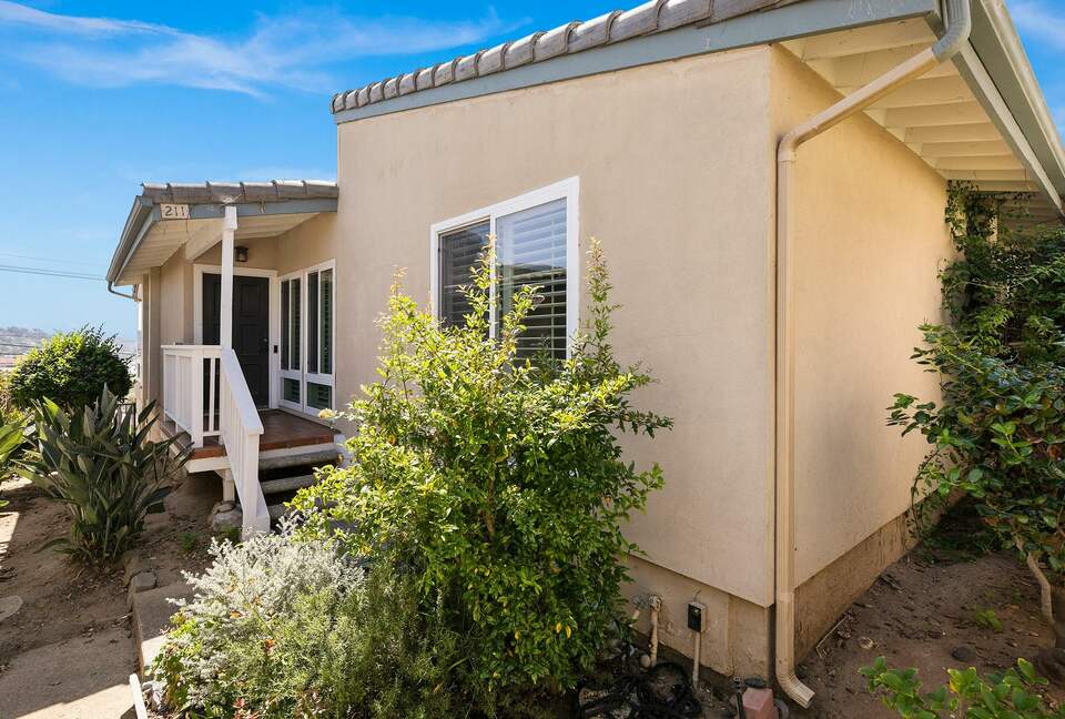 Del Mar Ocean View! Walk to the Beach! - Solana Beach, California