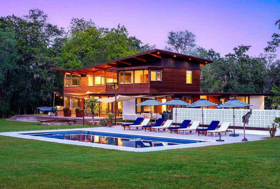 Pure Luxury:       Casa Gaga Estates- Vineyard Retreat - Geyserville, California