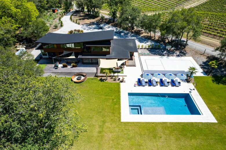 Pure Luxury: Casa Gaga Estates- Vineyard Retreat - Geyserville, California