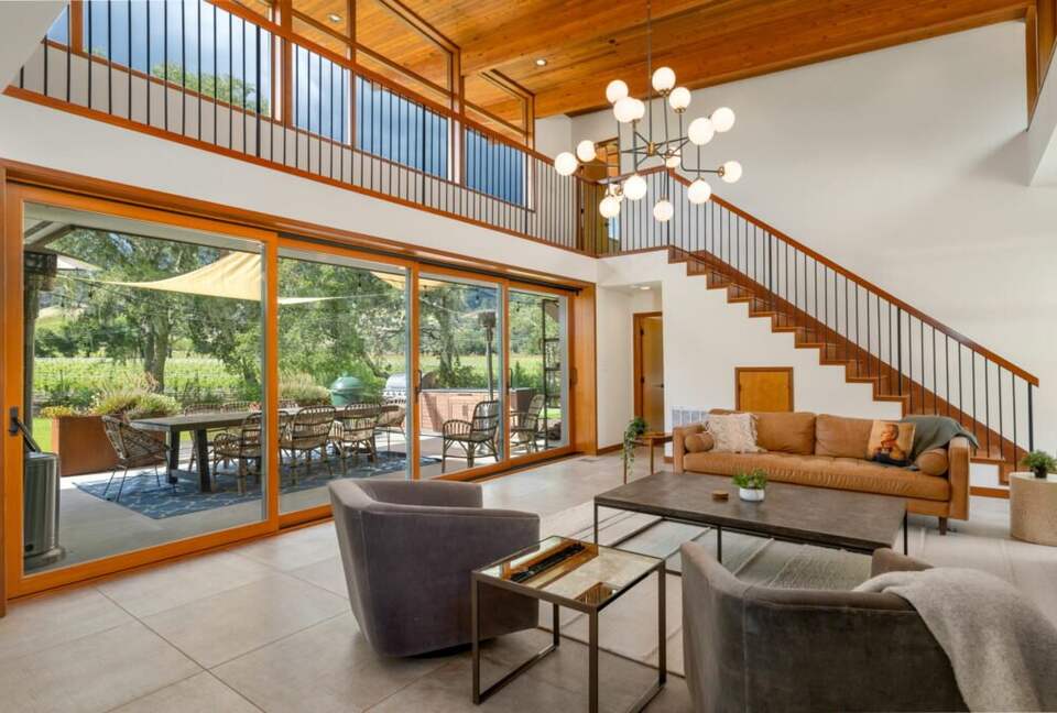 Pure Luxury: Casa Gaga Estates- Vineyard Retreat - Geyserville, California