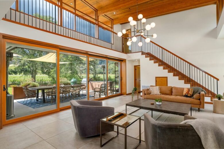 Pure Luxury: Casa Gaga Estates- Vineyard Retreat - Geyserville, California