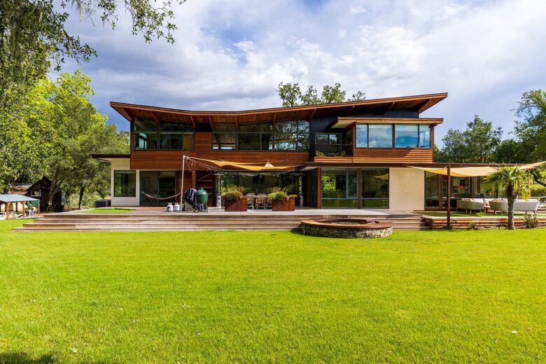 Pure Luxury: Casa Gaga Estates- Vineyard Retreat - Geyserville, California