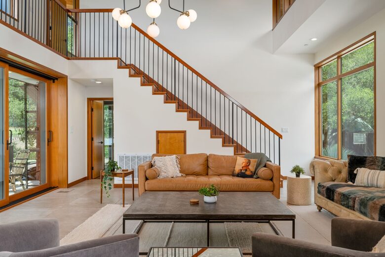 Pure Luxury: Casa Gaga Estates- Vineyard Retreat - Geyserville, California
