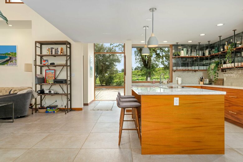 Pure Luxury: Casa Gaga Estates- Vineyard Retreat - Geyserville, California