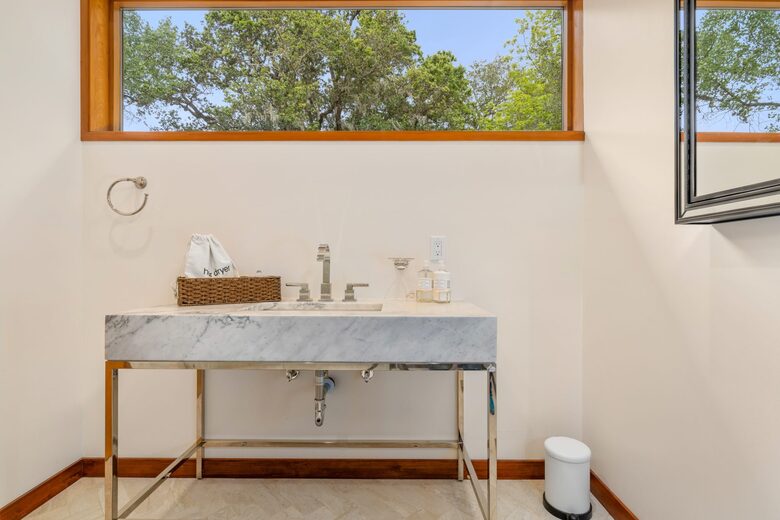 Pure Luxury: Casa Gaga Estates- Vineyard Retreat - Geyserville, California